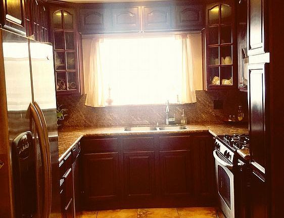 5th image of 375 Azalia Dr
