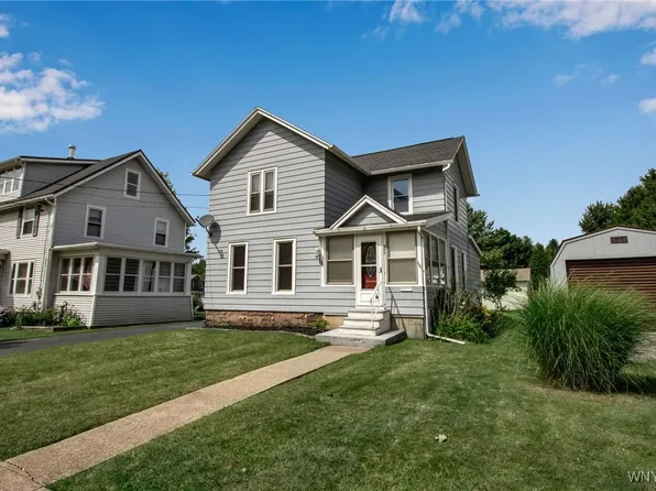 345 E Oak Orchard St, Medina, NY 14103