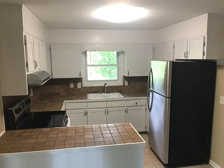 1443 Janmar Dr #MAIN UPSTAIRS — Photo 5