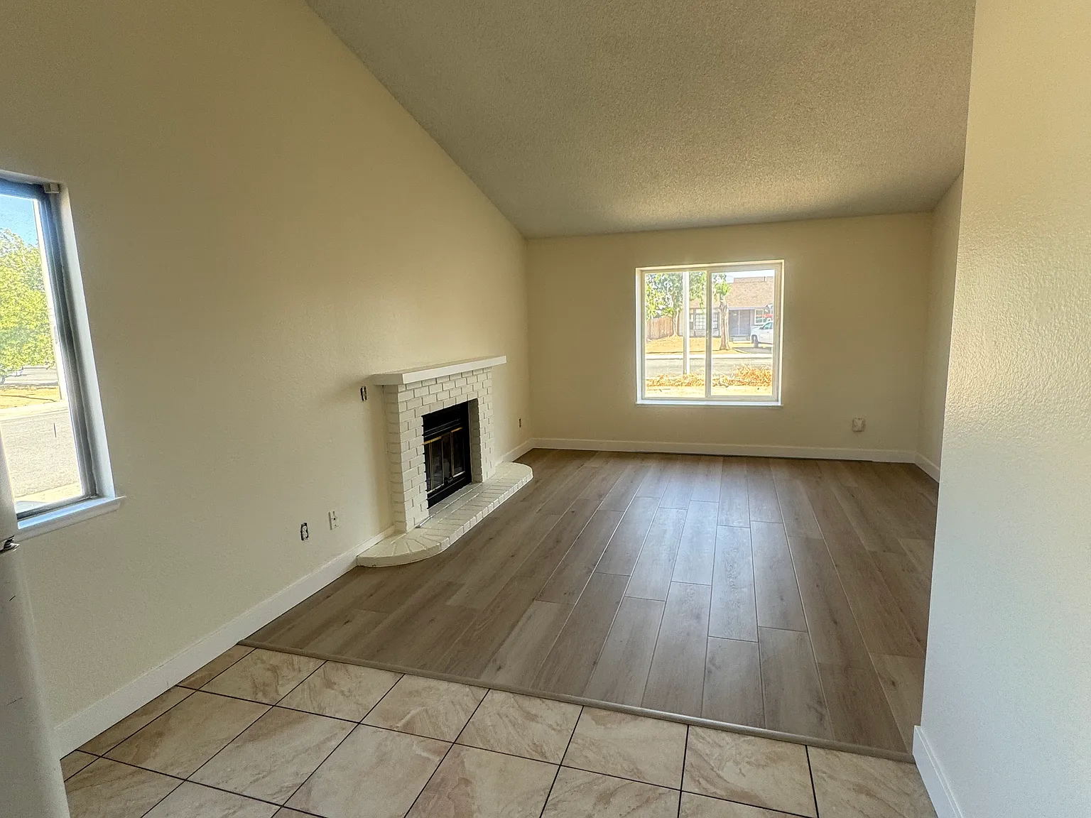 2 bed, 940 sqft, $2,195 — Photo 2