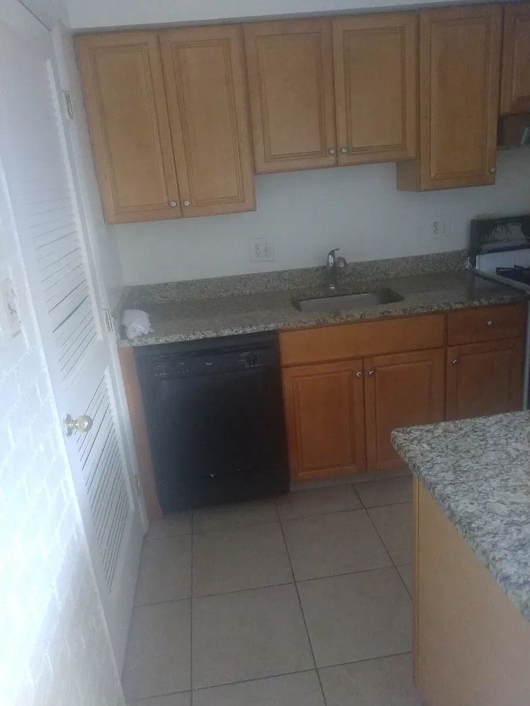 3 bed, 1.5 bath, 1296 sqft, $2,000 — Photo 1