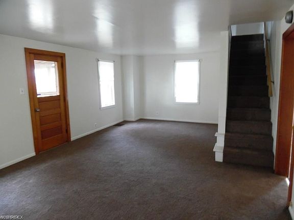 5th image of 254 Rose Ave