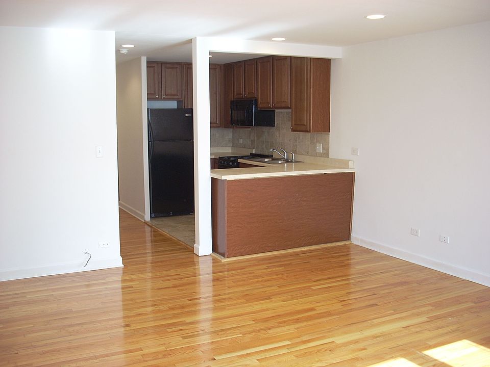 1st image of 3161 N Cambridge Ave APT 415