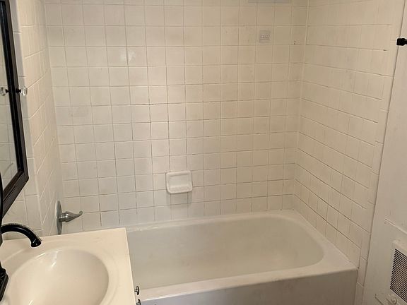 2nd image of 615 W 2nd Ave