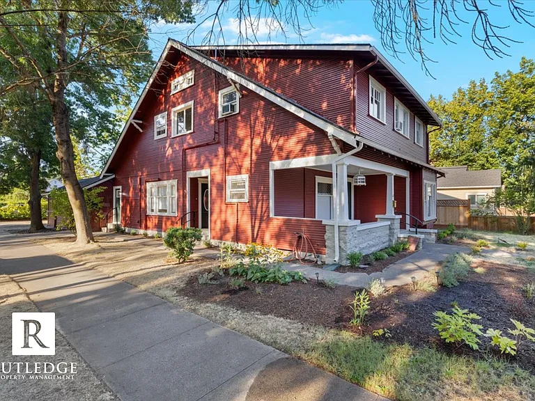 8 Willamette Ave — Photo 2