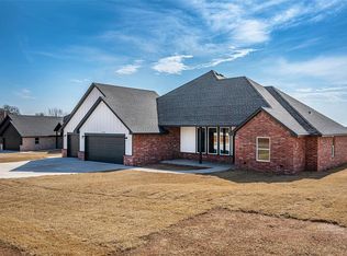 2447 Sierra Cir, Blanchard, OK 73010