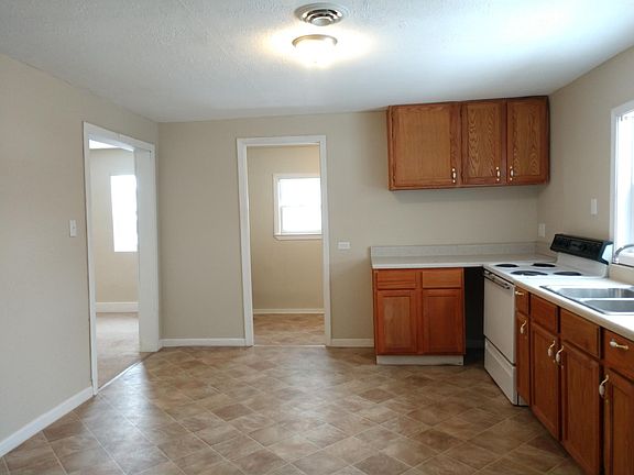 2nd image of 1208 S Cedar Ave