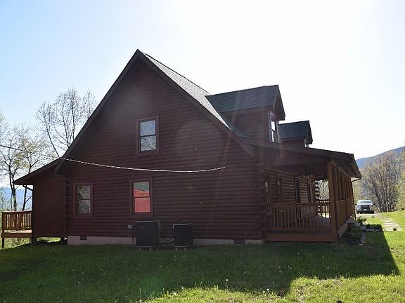 3rd image of 210 Huckleberry Ln