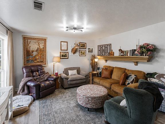 2nd image of 603 Meadow Ln
