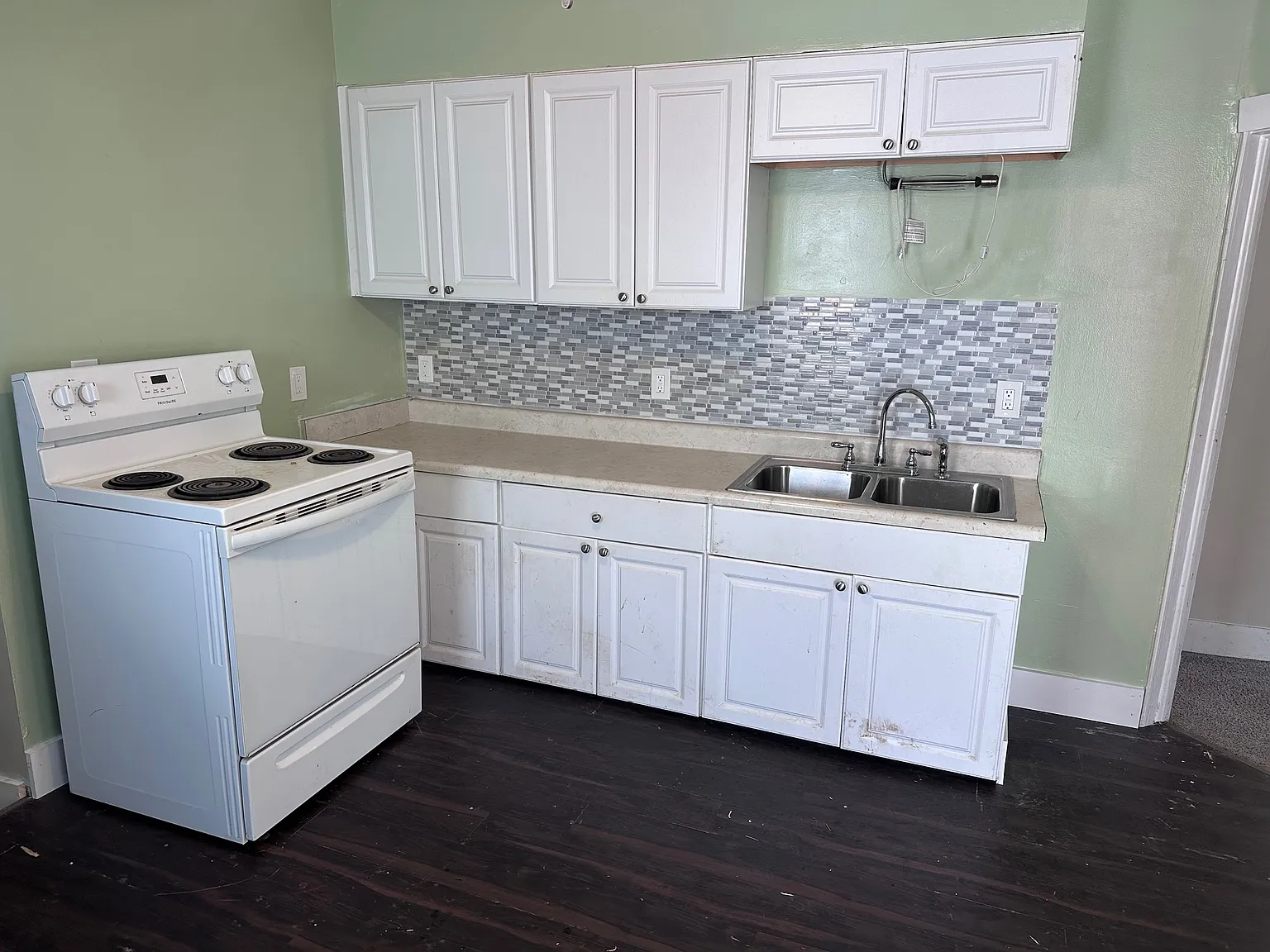 3 bed, 900 sqft, $1,600 — Photo 3