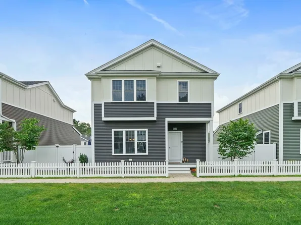 15 Cleary Cir #15, Norfolk, MA 02056