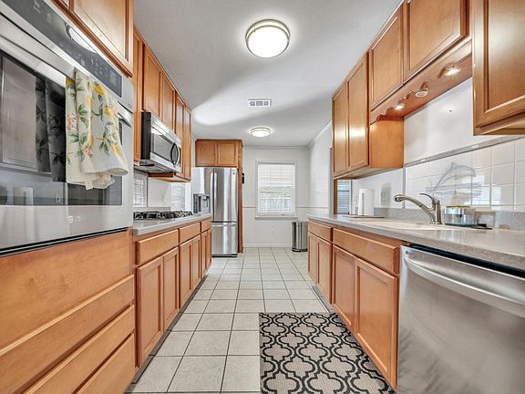 4th image of 338 Woodland Ave