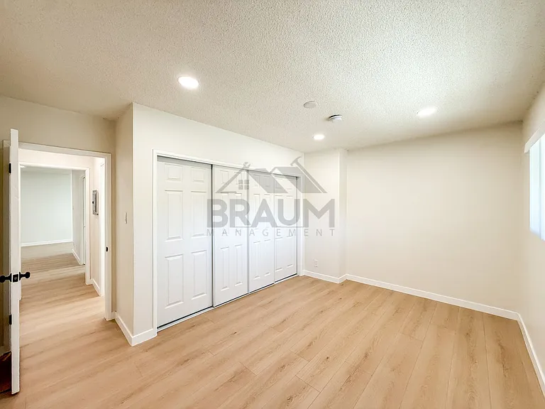 13129 OXNARD ST. — Photo 17
