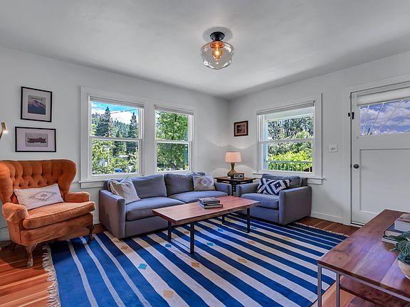 3rd image of 210 Merritt Ave