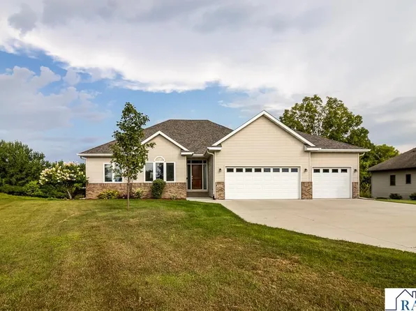 925 Melwood Ct, Madison Lake, MN 56063