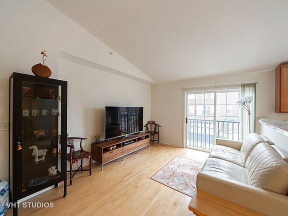 2nd image of 916 Enfield Dr #5-A2