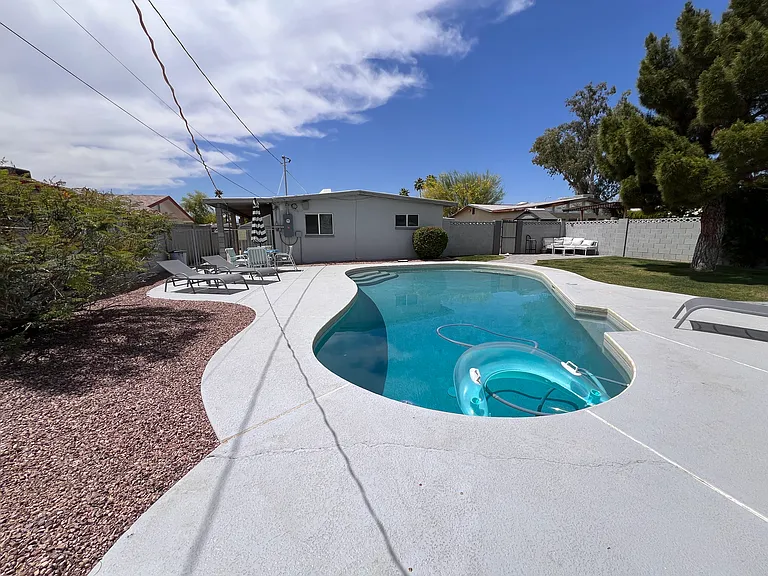 1031 N 78th Pl — Photo 9
