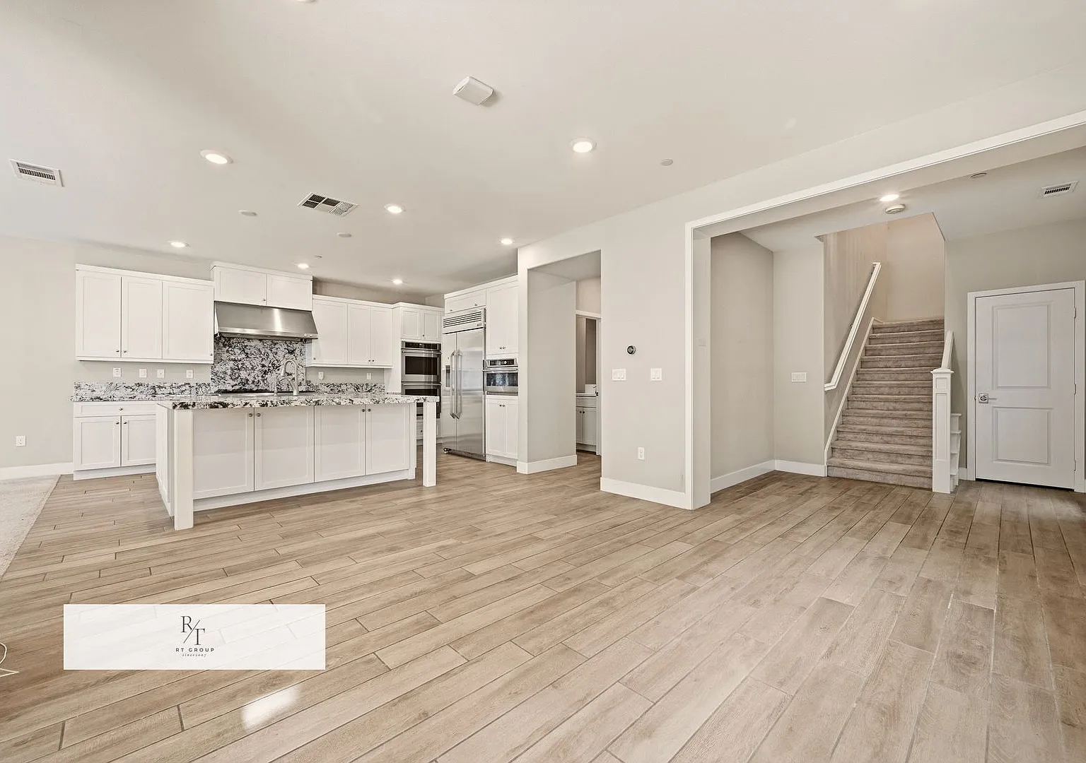 Luxury 4-Bedroom Home in Gated South Pointe with Walnut Valley Unified Schools ! — Photo 4