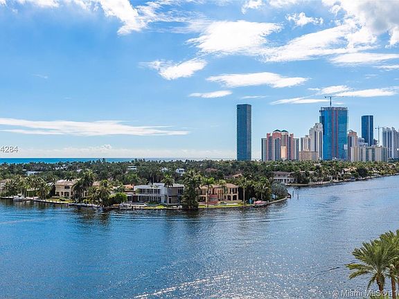 5th image of 20201 E Country Club Dr APT 804