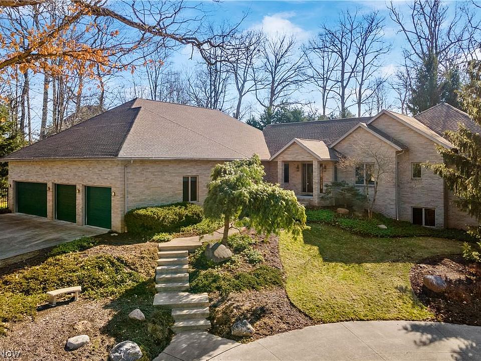 1st image of 886 Woodmere Dr
