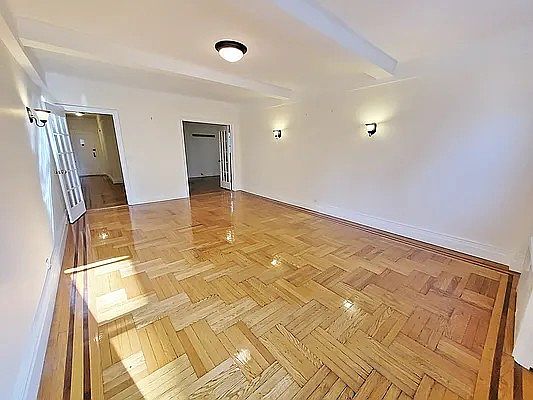 4th image of 235 W 76th St #7B