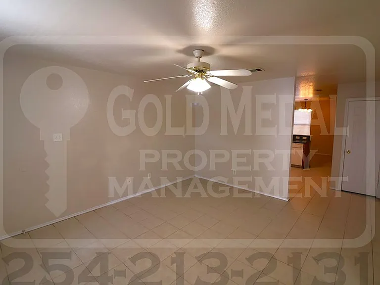 3402 Hereford Ln — Photo 3