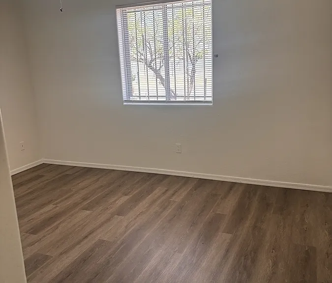 1597 W Mountain View Rd #5 — Photo 6