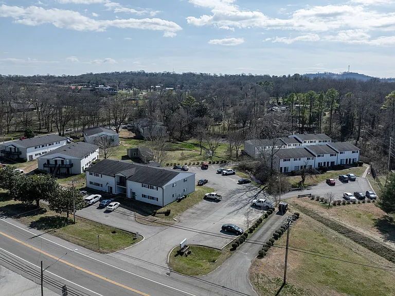 Brookwood Apartments — Photo 28