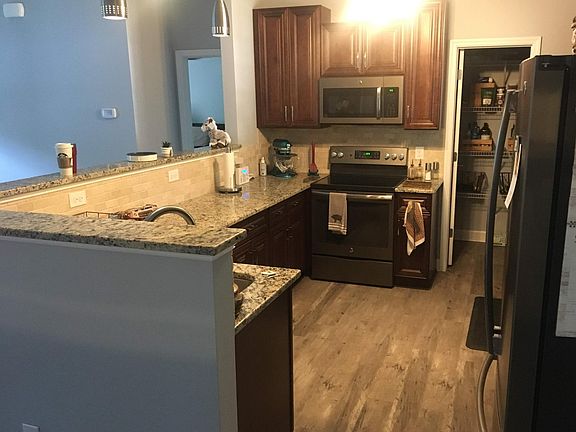 Kitchen with 2 sinks, high quality cabinets and pantry