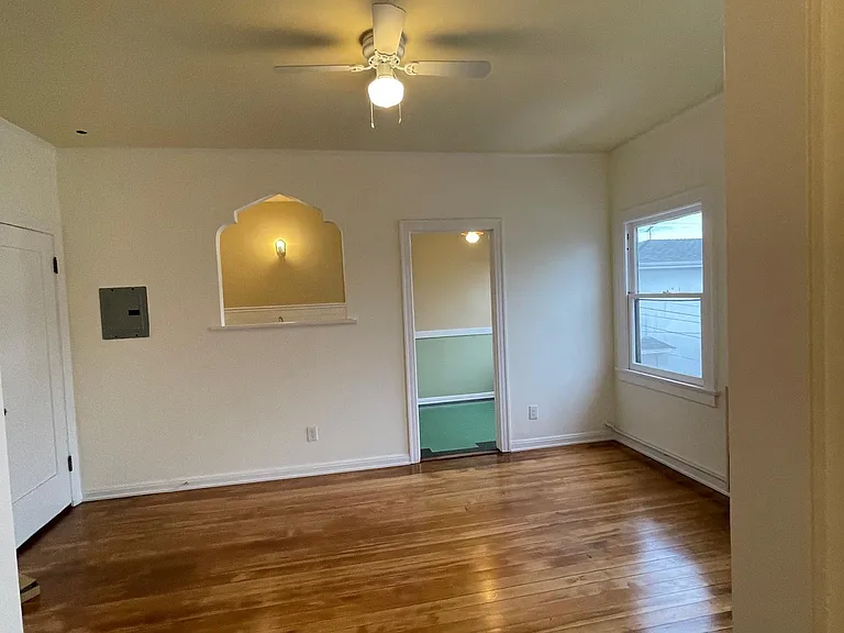 1129 N Hoover St #203 — Photo 5