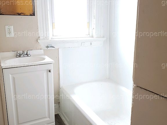 2nd image of 519 1/2 S 3rd St #519H