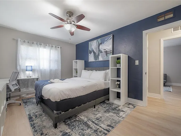 2916 W Collins St — Photo 10