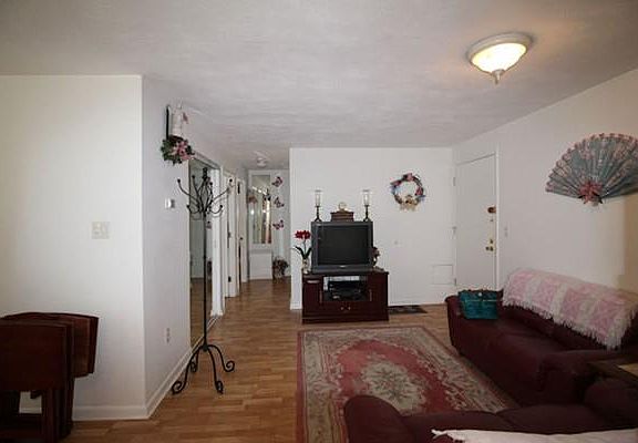 5th image of 700 Governors Dr APT 16