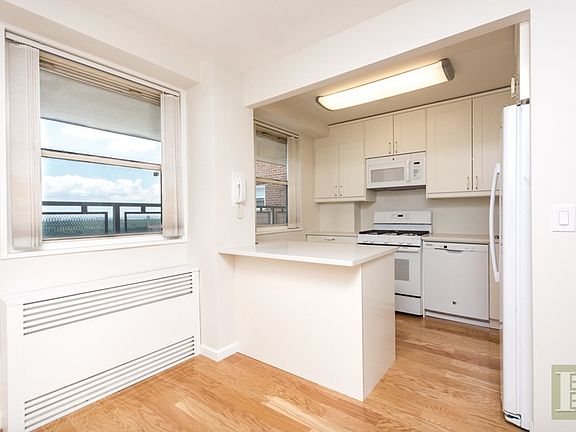 5th image of 5700 Arlington Ave APT 21L