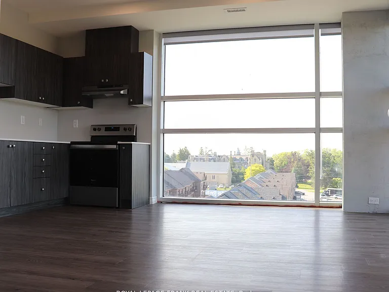 513 Dundas St E #413 — Photo 2