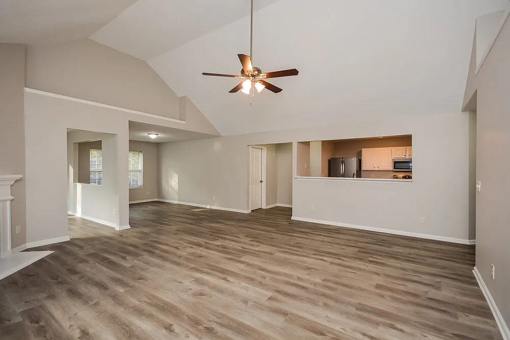 3 bed, 2.0 bath, 1904 sqft, $2,020 — Photo 4