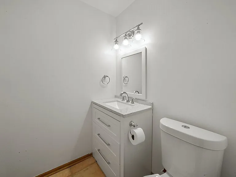 808 Shakespeare Dr — Photo 7