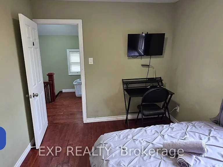 1562 Jane St — Photo 19