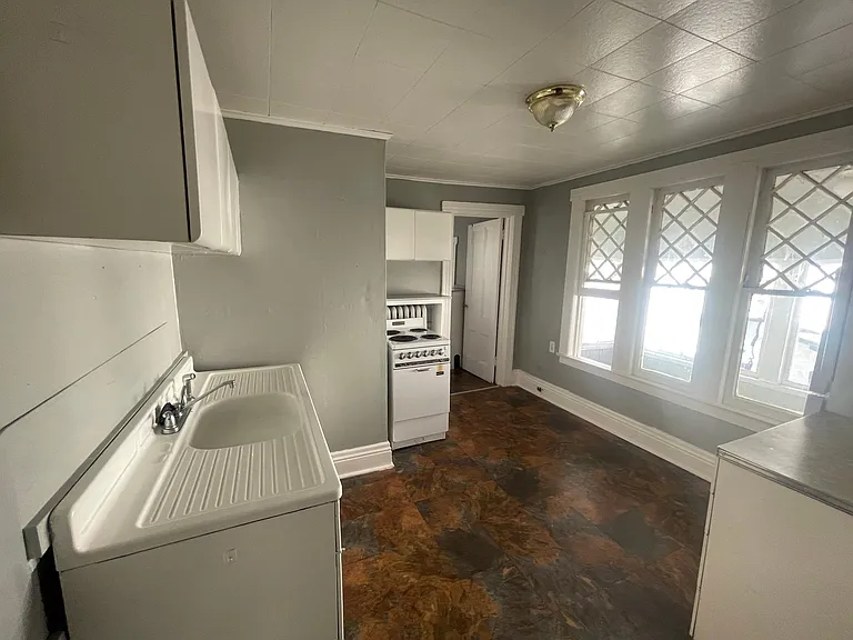 37 Rowley St #1 — Photo 2