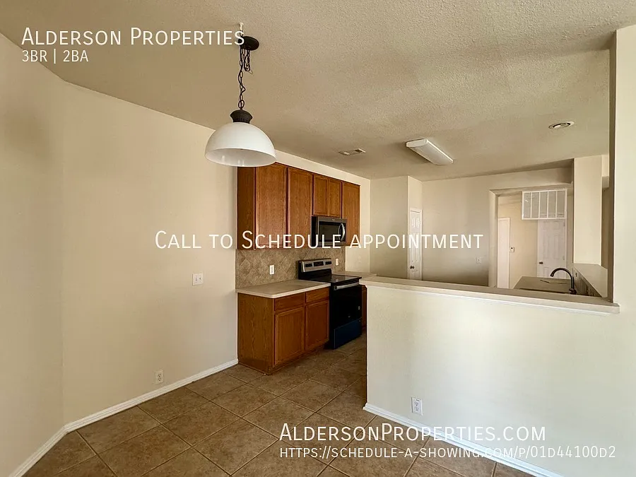 1 story home near Randolph Air Force Base — Photo 4