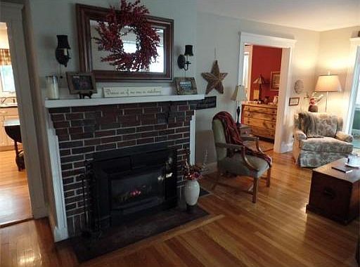 4th image of 85 E Elm Ave