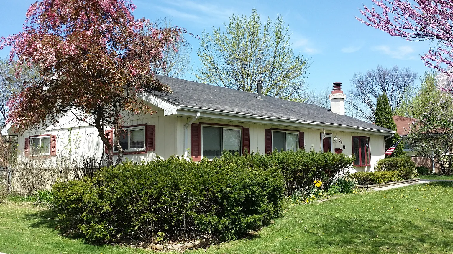 340 Newton St photo 1