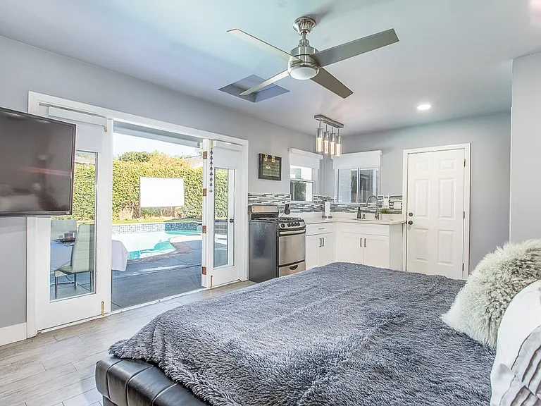 1207 Greenacre Ave — Photo 25