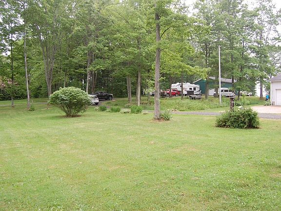 3rd image of 11907 Cherry Hill Rd