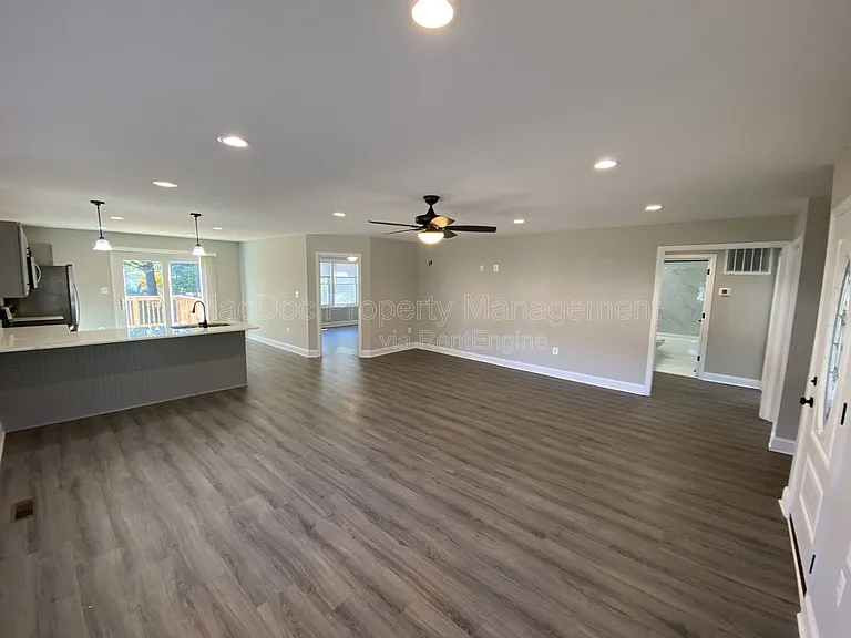 77 Lakeview Dr — Photo 8