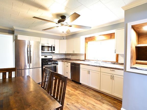 3rd image of 1020 Hillcrest Ave