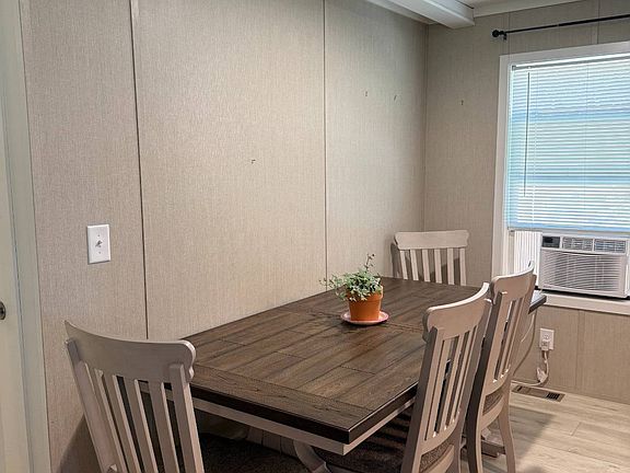 4th image of 309 Greenfield Ave #2