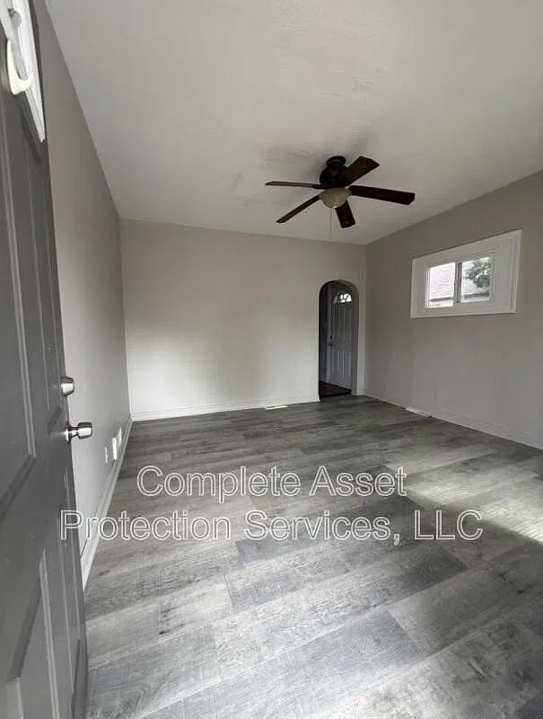 2 bed, 1.0 bath, 741 sqft, $850 — Photo 1
