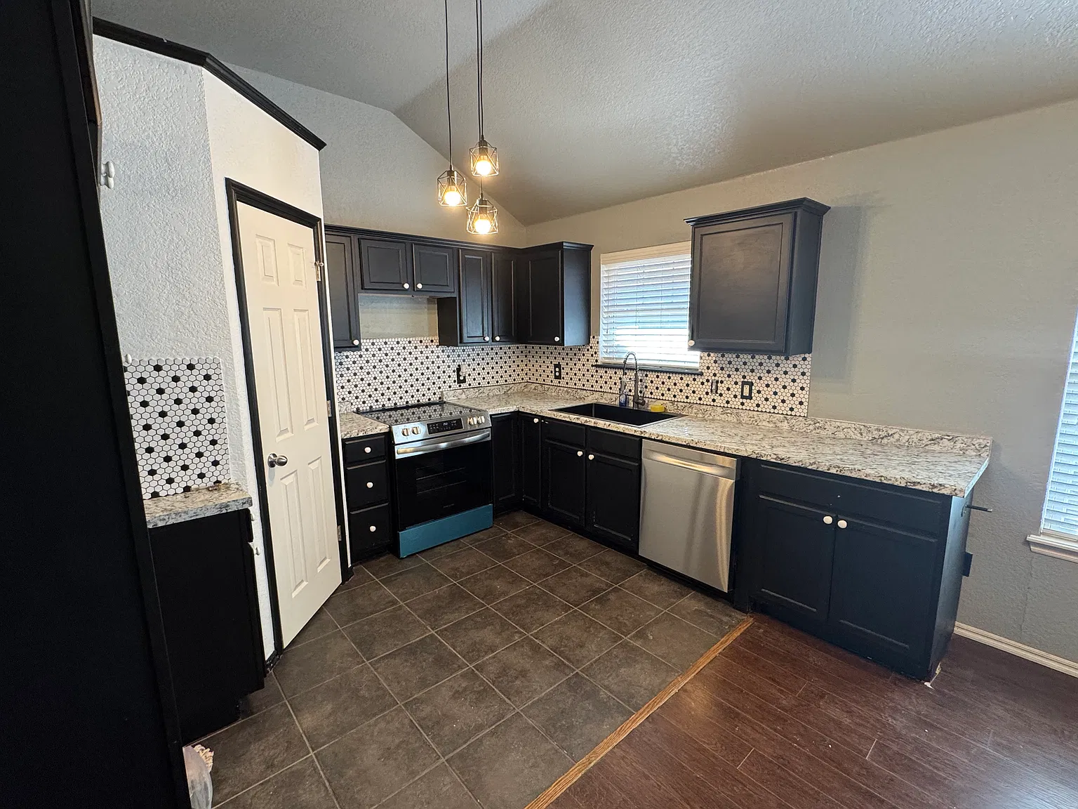 3 bed, 1240 sqft, $1,360 — Photo 4