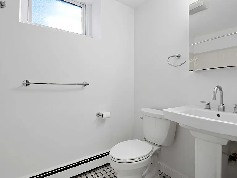 340 Harvard St #B — Photo 8